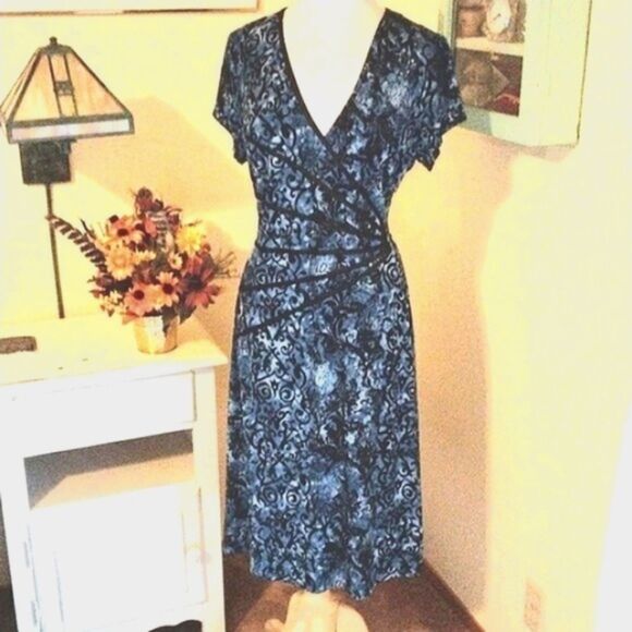 NorthStyle Soft Knit Dress - Picture 1 of 10